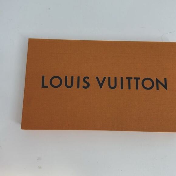 Louis Vuitton Gift Card Box. Empty. Comes with envelopes.  Magnetic closure Auth - Picture 9 of 13